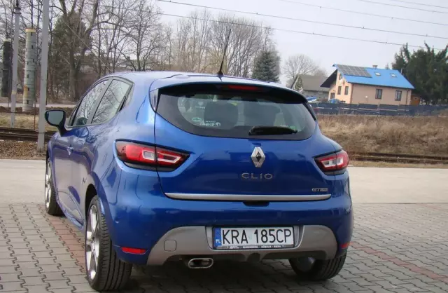 RENAULT Clio 