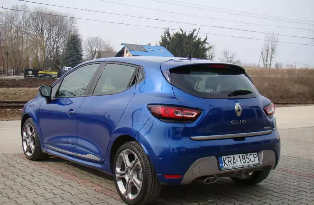 RENAULT Clio 