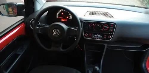 VOLKSWAGEN Up! 