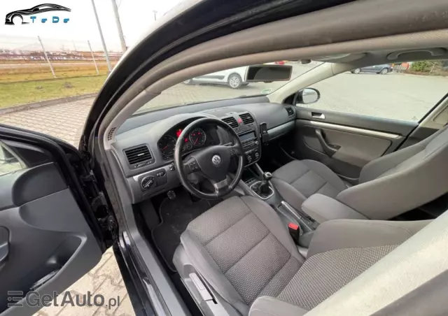 VOLKSWAGEN Golf Highline