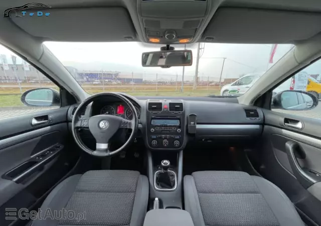 VOLKSWAGEN Golf Highline