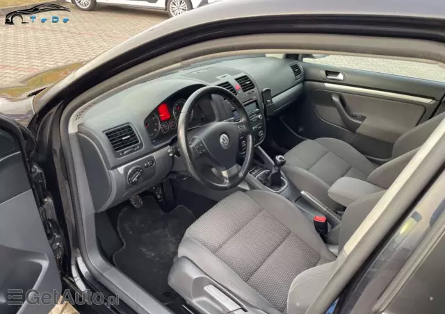 VOLKSWAGEN Golf Highline