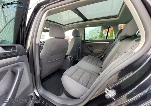 VOLKSWAGEN Golf Highline