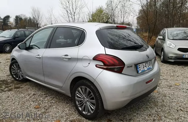 PEUGEOT 208 