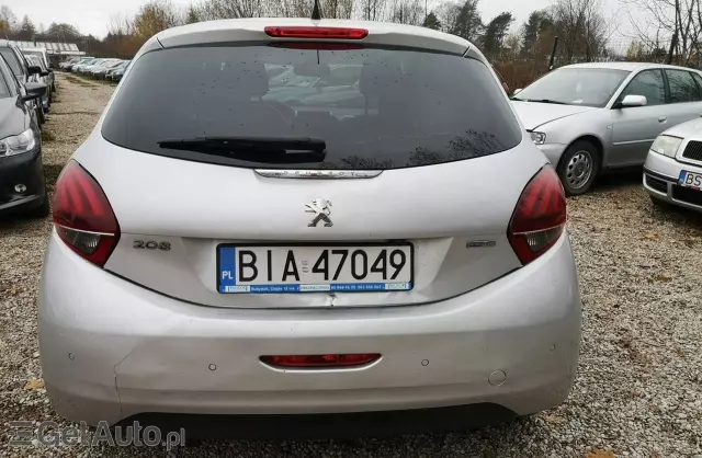PEUGEOT 208 