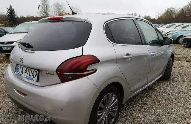PEUGEOT 208 