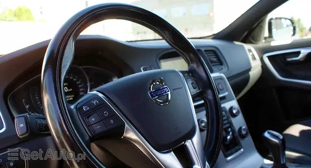 VOLVO V60 D2 Drive-E Momentum