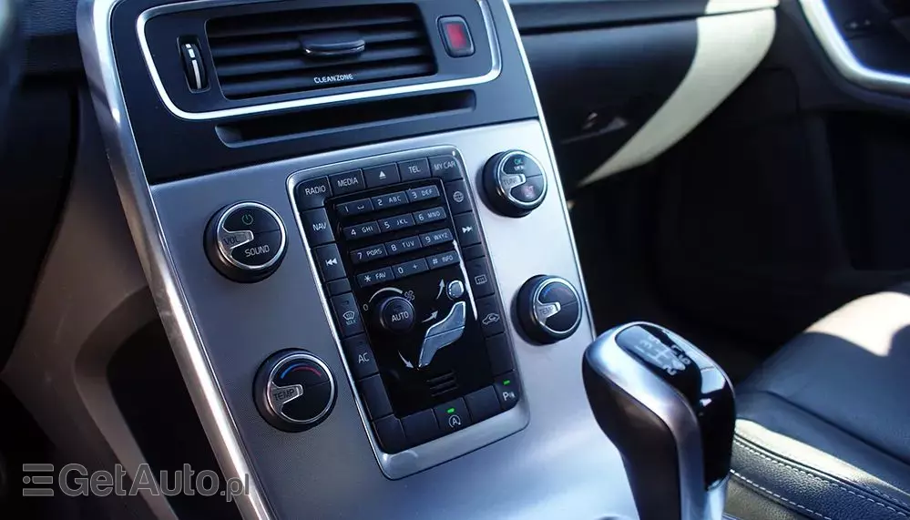 VOLVO V60 D2 Drive-E Momentum