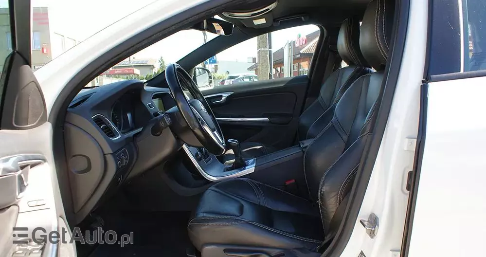 VOLVO V60 D2 Drive-E Momentum