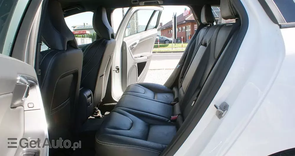 VOLVO V60 D2 Drive-E Momentum