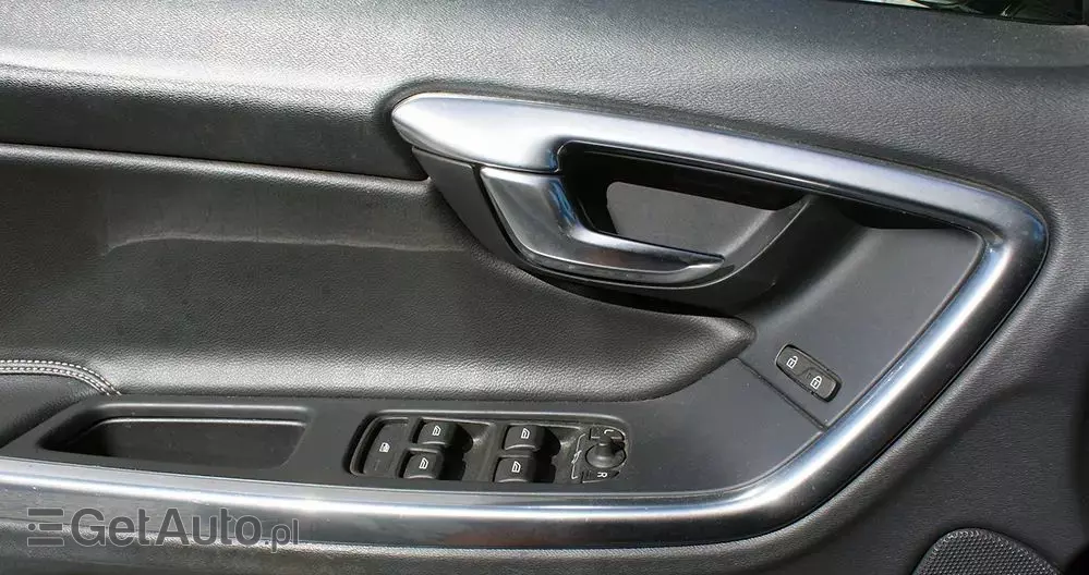 VOLVO V60 D2 Drive-E Momentum