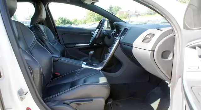 VOLVO V60 D2 Drive-E Momentum