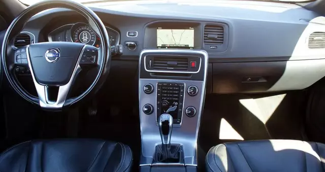 VOLVO V60 D2 Drive-E Momentum