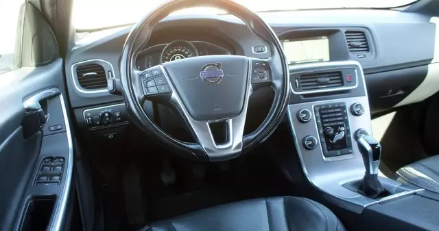 VOLVO V60 D2 Drive-E Momentum