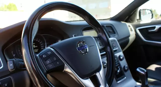 VOLVO V60 D2 Drive-E Momentum