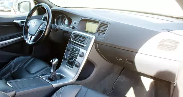 VOLVO V60 D2 Drive-E Momentum