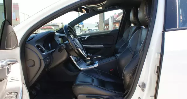 VOLVO V60 D2 Drive-E Momentum