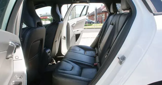 VOLVO V60 D2 Drive-E Momentum