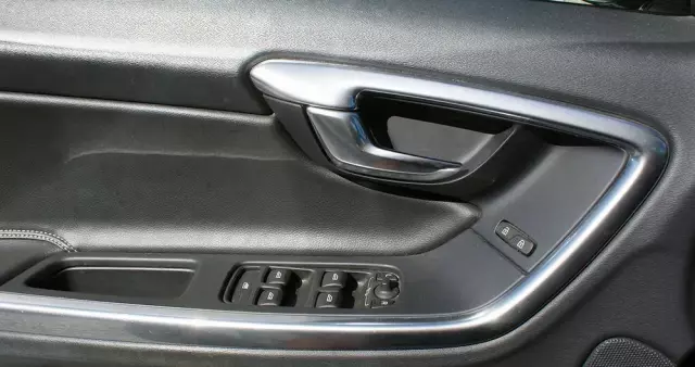 VOLVO V60 D2 Drive-E Momentum