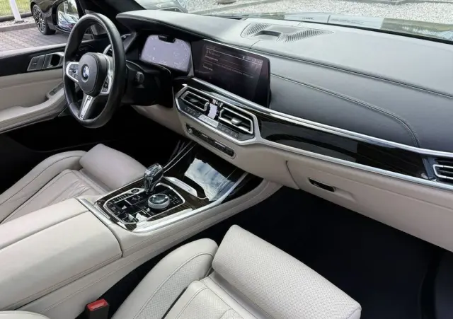 BMW X7 