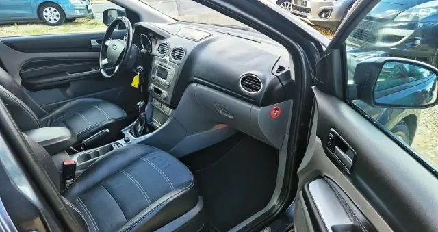 FORD Focus 1.6 16V Titanium