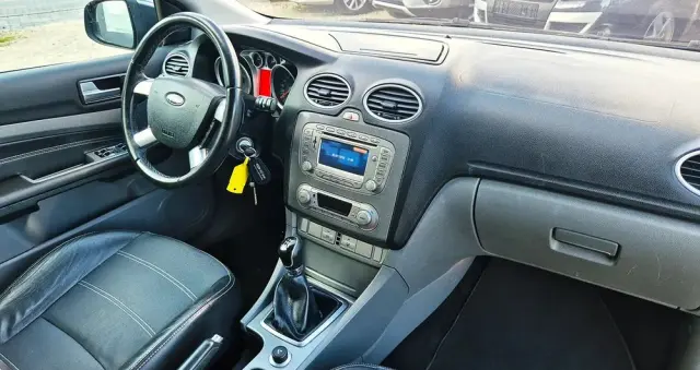 FORD Focus 1.6 16V Titanium