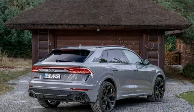 AUDI RS Q8 