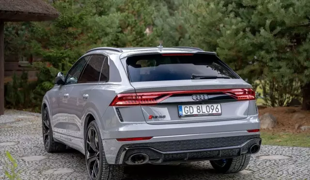 AUDI RS Q8 
