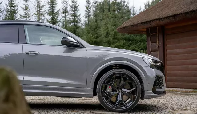 AUDI RS Q8 