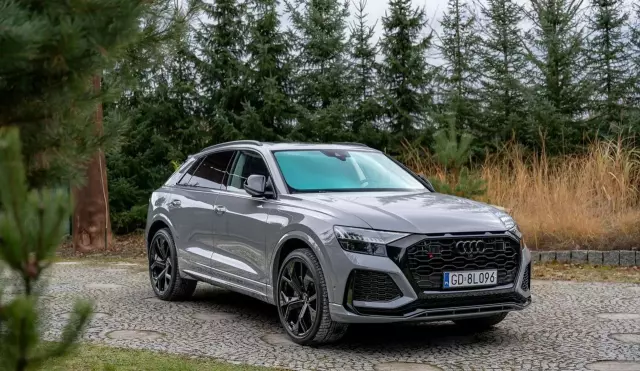 AUDI RS Q8 