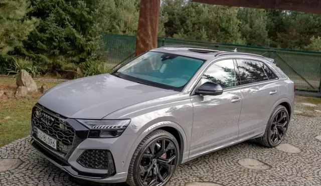 AUDI RS Q8 