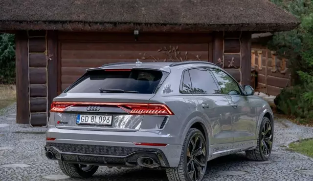 AUDI RS Q8 