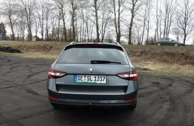 SKODA Superb 