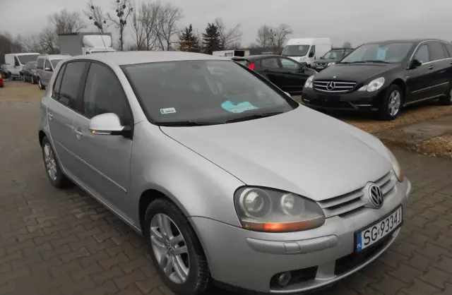 VOLKSWAGEN Golf 