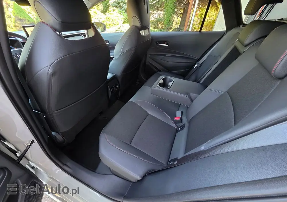 TOYOTA Corolla 2.0 Hybrid GR Sport Dynamic