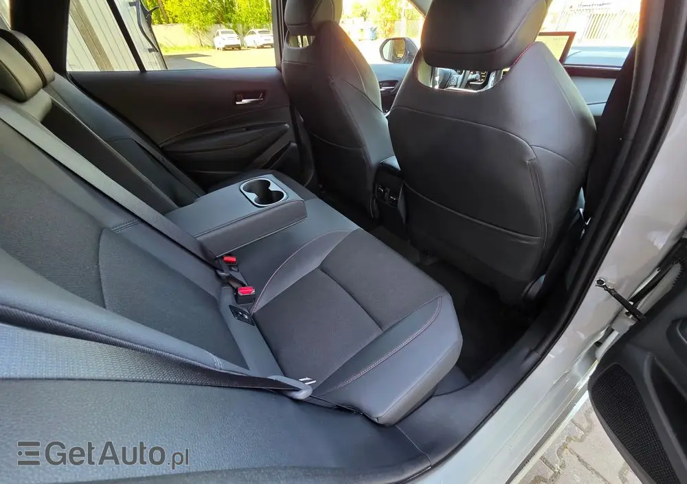 TOYOTA Corolla 2.0 Hybrid GR Sport Dynamic