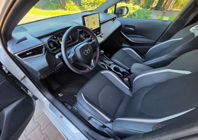 TOYOTA Corolla 2.0 Hybrid GR Sport Dynamic