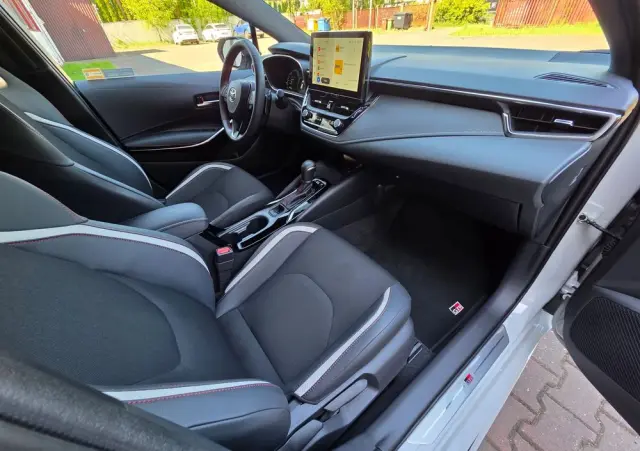 TOYOTA Corolla 2.0 Hybrid GR Sport Dynamic