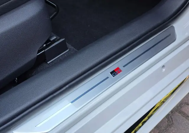 TOYOTA Corolla 2.0 Hybrid GR Sport Dynamic