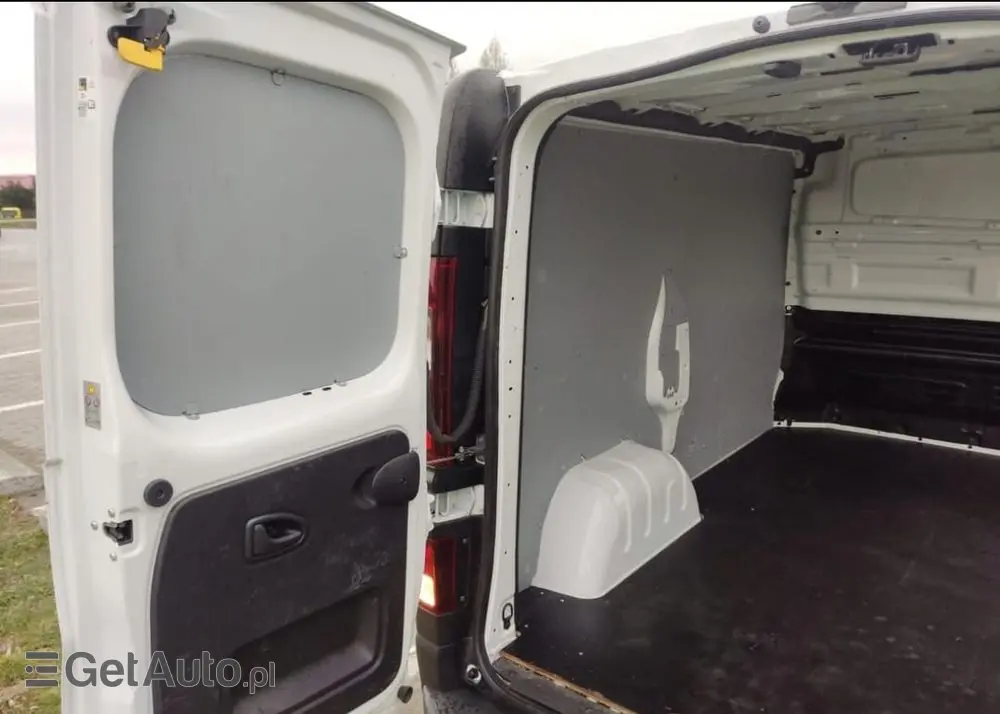 OPEL VIVARO 