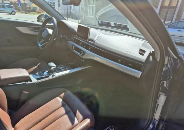 AUDI A4 40 TDI Quattro S Line S tronic