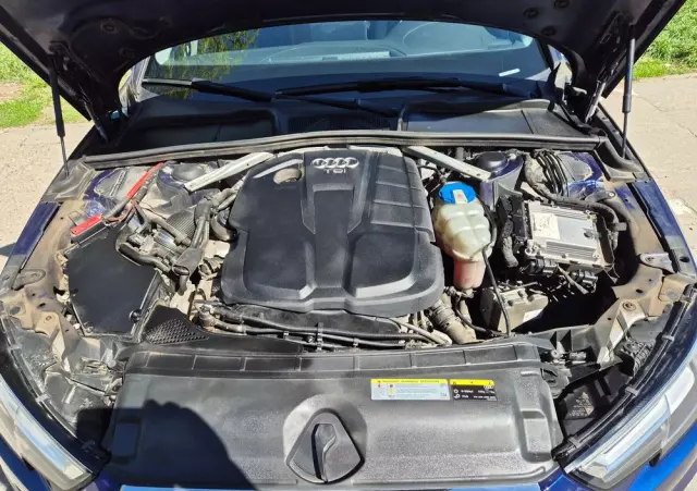 AUDI A4 40 TDI Quattro S Line S tronic