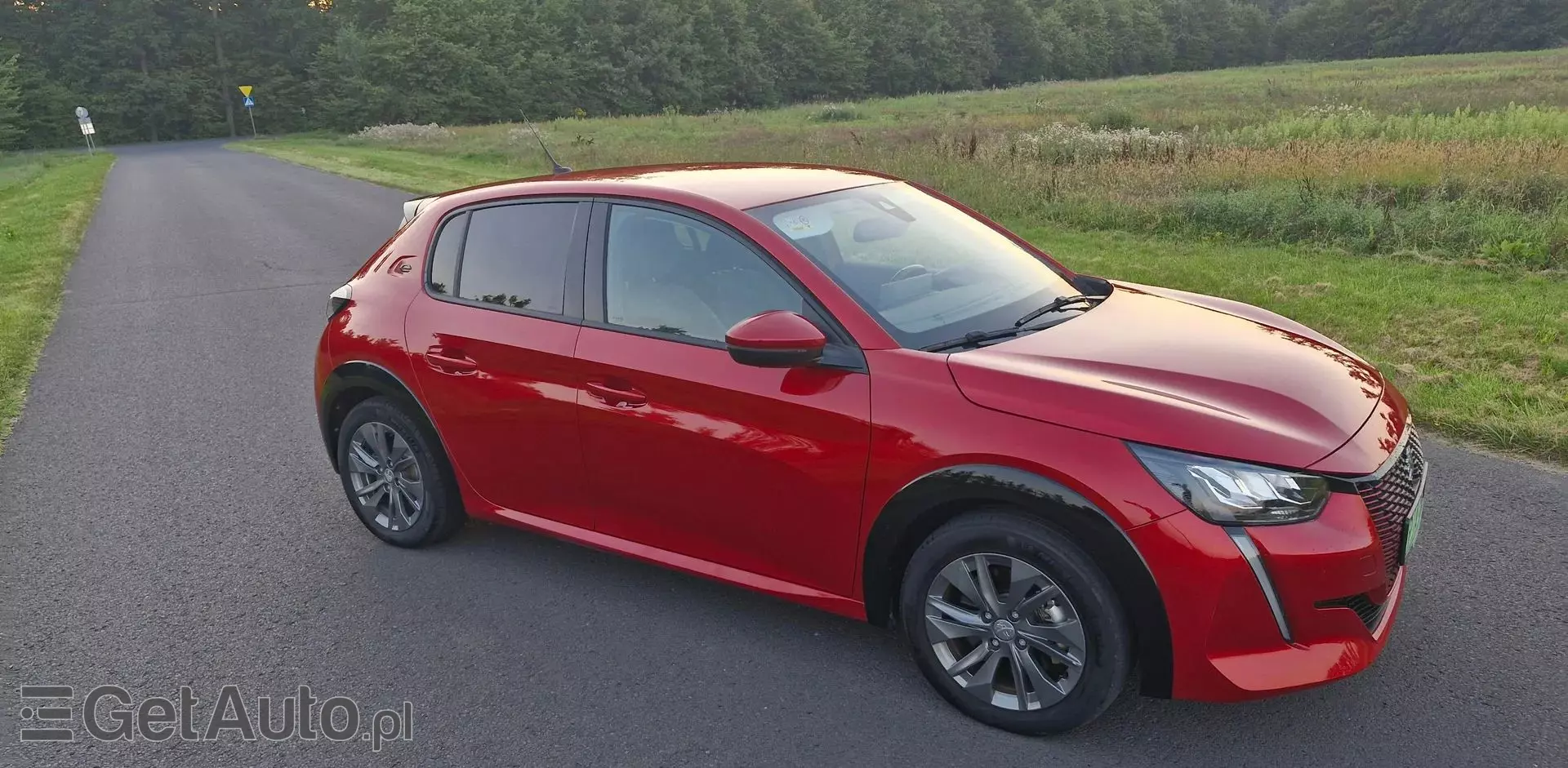 PEUGEOT 208 E-208 50 kWh (136 KM)