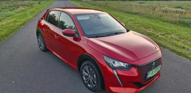 PEUGEOT 208 E-208 50 kWh (136 KM)