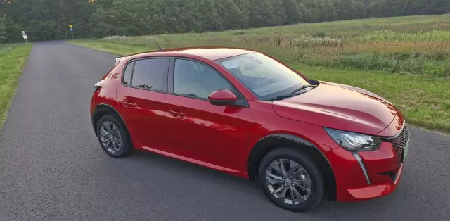 PEUGEOT 208 E-208 50 kWh (136 KM)