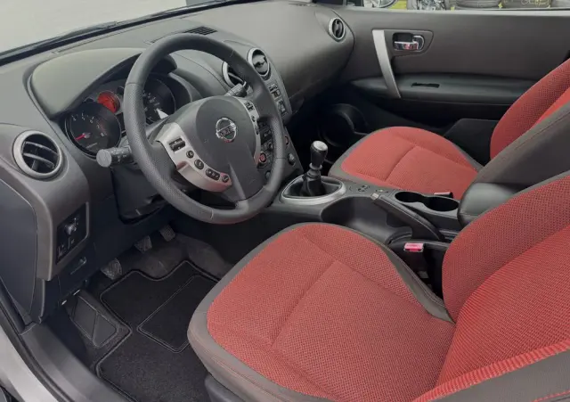 NISSAN Qashqai 2.0 Acenta