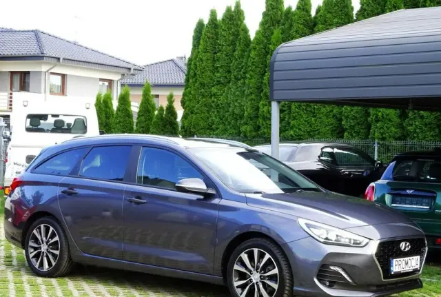 HYUNDAI I30 1.6 CRDI Premium DCT
