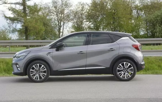 RENAULT Captur E-TECH PLUG-in 160 INITIALE PARIS