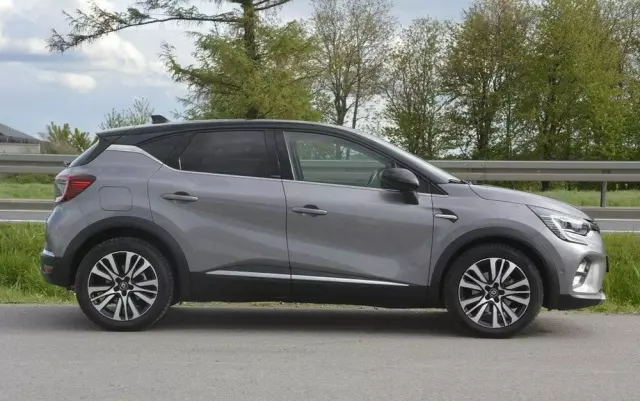 RENAULT Captur E-TECH PLUG-in 160 INITIALE PARIS