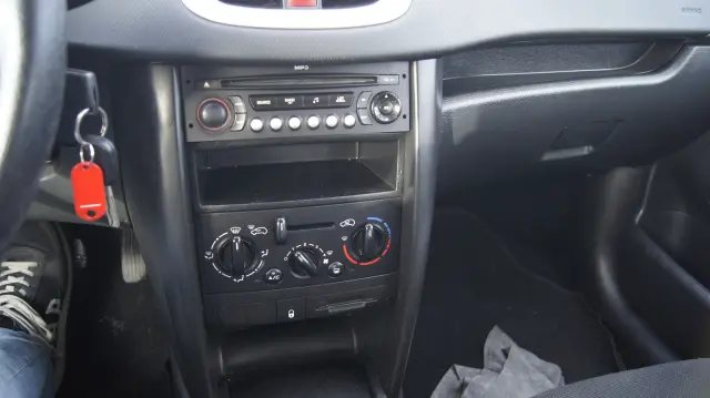 PEUGEOT 207 Presence 70